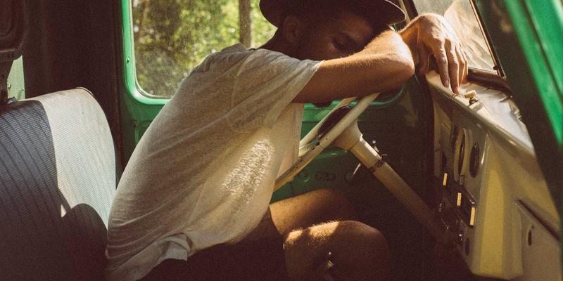 Coppertone vs 香蕉船防晒霜：防晒喷雾与乳霜谁更持久有效？